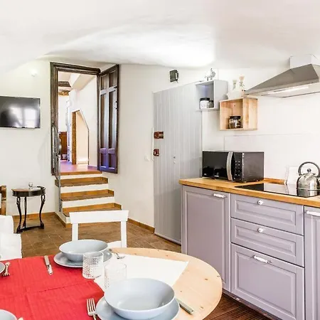Apartment Lyon Anfiteatro Square,