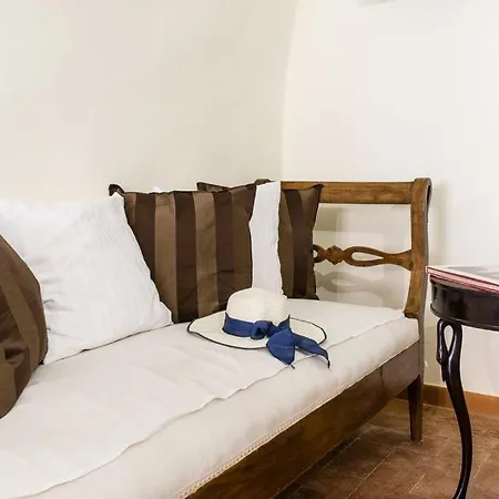 Lyon Anfiteatro Square, Apartment Lucca